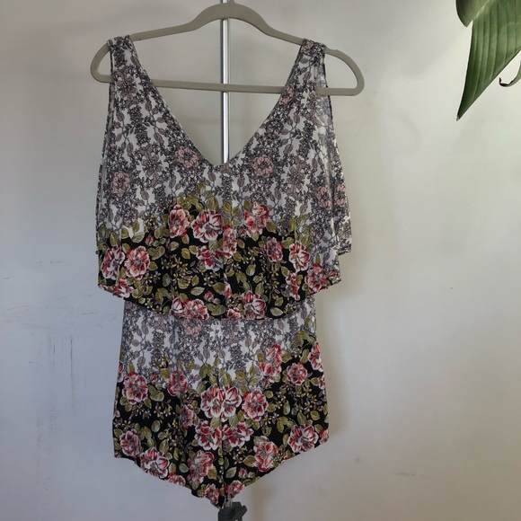 Forever 21 Pants - Romper size S viscose flower print